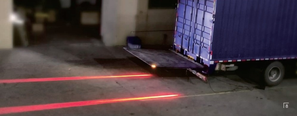 Waarschuwings-LED-lichtlijn voor voertuigen met kantelbare oprijplaat