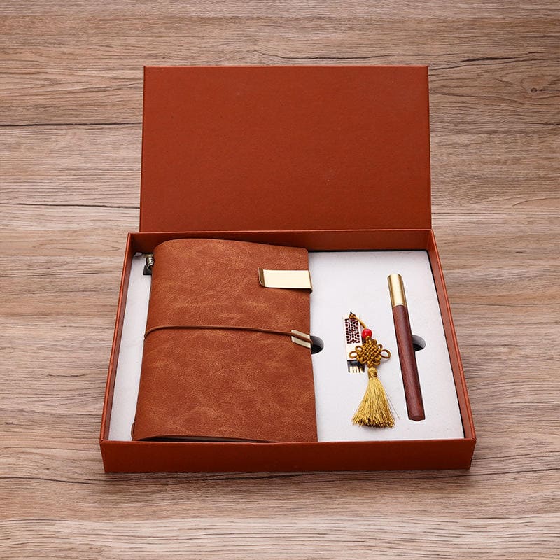 houten pen met notitieboek als cadeau