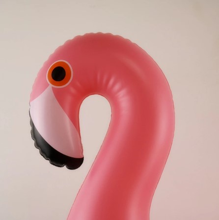 Opblaasbaar zwembad voor kopjes in de vorm van een flamingo
