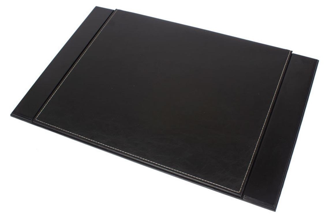 zwart lederen tafelmat van hout