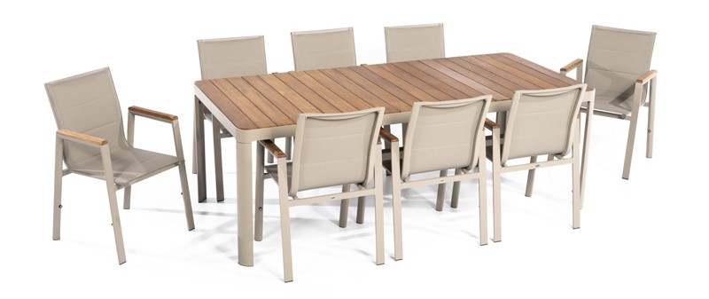 Grote tuin eettafel met stoelen in een luxe design.