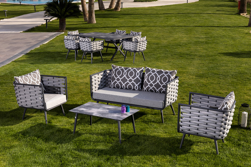 Luxe zitmeubel voor in de tuin of op terras met hoogwaardige aluminium constructie in een elegante grijze kleur